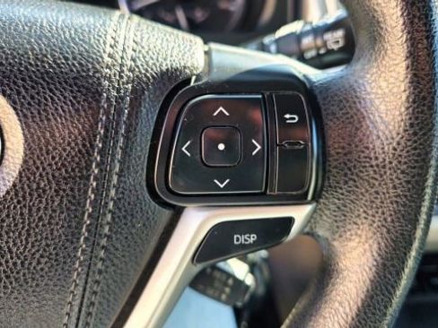 Used 2016 Toyota Highlander LE image 17