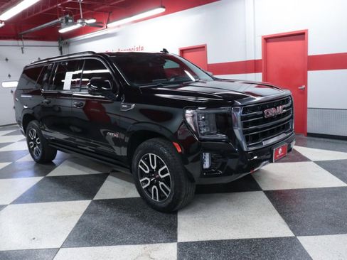Used 2023 GMC Yukon XL AT4 w/ AT4 Premium Plus Package image 3