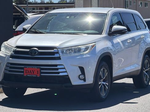 Used 2019 Toyota Highlander Plus AWD/4WD image 9