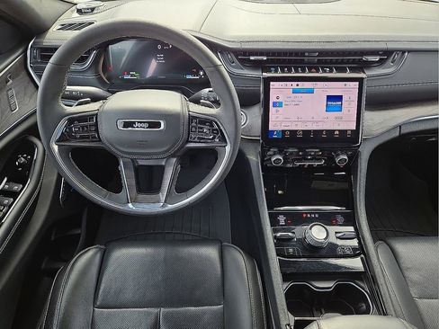 Used 2023 Jeep Grand Cherokee Overland w/ Luxury Tech Group IV image 21