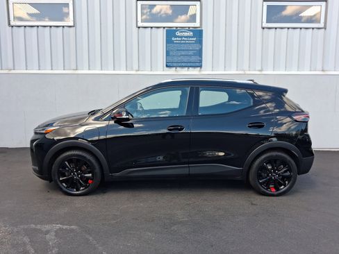 Used 2023 Chevrolet Bolt EUV LT w/ Comfort Package FWD image 2