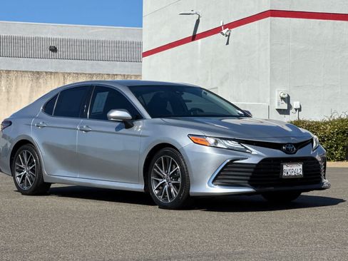 Used 2022 Toyota Camry XLE FWD image 5