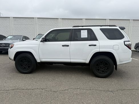 Used 2021 Toyota 4Runner Venture w/ Moonroof Package image 2