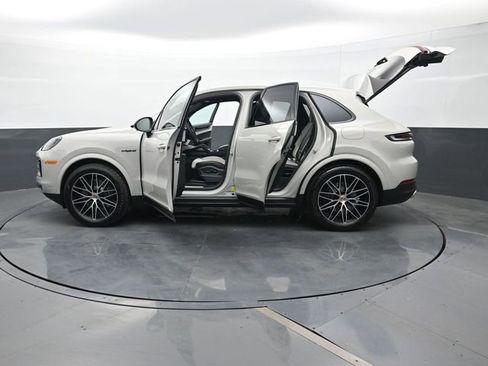 New 2026 Porsche Cayenne E-Hybrid AWD/4WD image 30