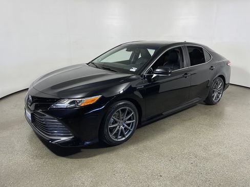 Certified 2019 Toyota Camry XLE w/ Driver Assist Package FWD image 7