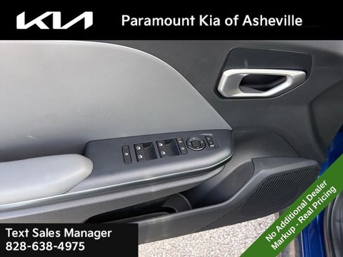 New 2025 Kia K4 LXS image 23