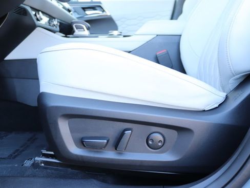 Used 2025 Mitsubishi Outlander SEL image 30