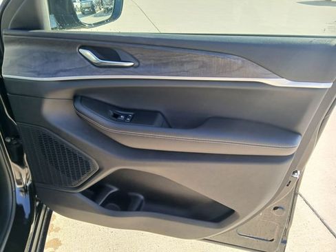 New 2025 Jeep Grand Cherokee Limited w/ Luxury Tech Group II AWD/4WD image 19
