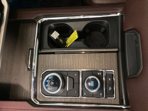 Used 2022 Ford Expedition Max Limited image 28