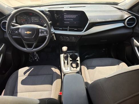 Used 2025 Chevrolet Trax LS FWD image 19