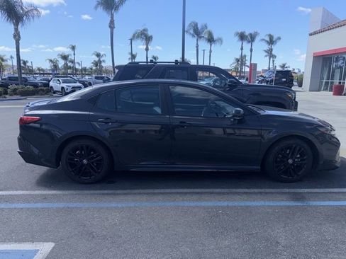 Used 2025 Toyota Camry SE image 3