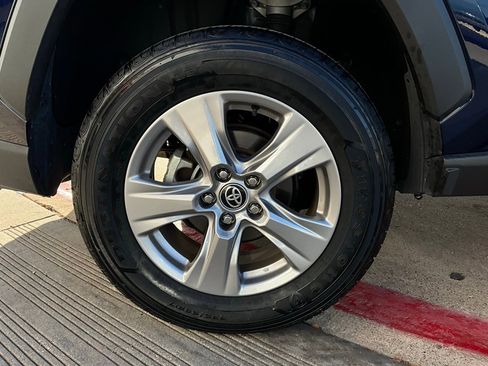 Used 2025 Toyota RAV4 XLE image 9