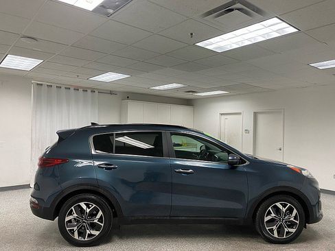 Used 2022 Kia Sportage EX image 4