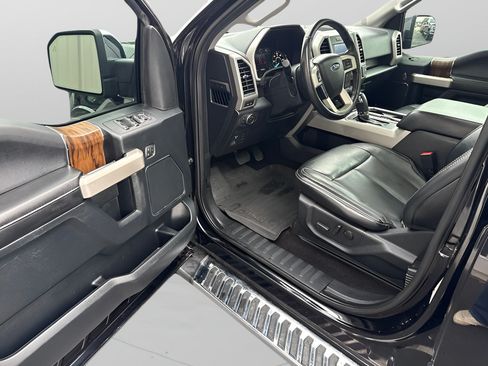 Used 2019 Ford F150 Lariat w/ Equipment Group 502A Luxury AWD/4WD image 13