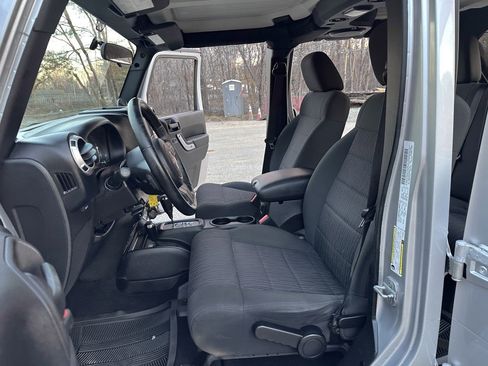 Used 2012 Jeep Wrangler Unlimited Sahara w/ Dual Top Group image 20