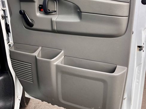 Used 2013 Chevrolet Express 2500 RWD image 17