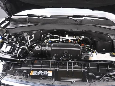 Used 2024 Ford Explorer XLT w/ Equipment Group 202A RWD image 16