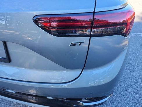 Certified 2023 Buick Envision Essence w/ Sport Touring Package image 5