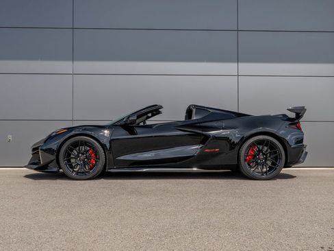 Used 2024 Chevrolet Corvette Z06 RWD image 12