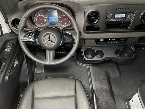 Used 2025 Mercedes-Benz Sprinter 2500 image 33