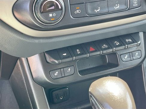 Used 2022 Chevrolet Colorado Z71 image 19