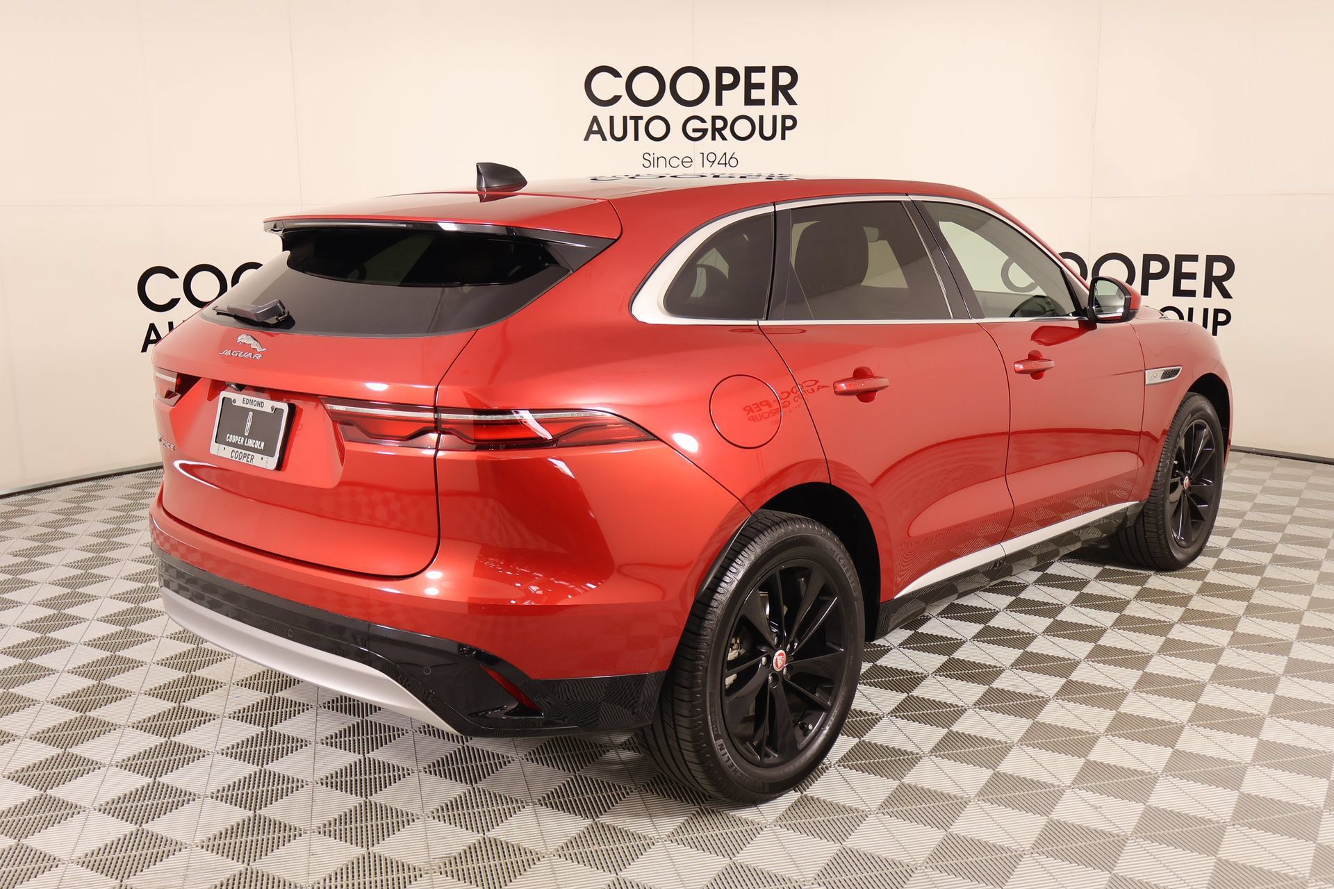 Used 2023 Jaguar F-PACE S AWD/4WD image 21