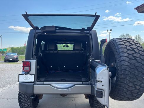 Used 2015 Jeep Wrangler Unlimited Sport AWD/4WD image 8