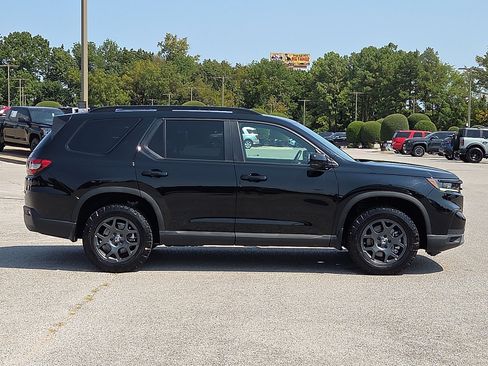 Used 2025 Honda Pilot TrailSport image 6