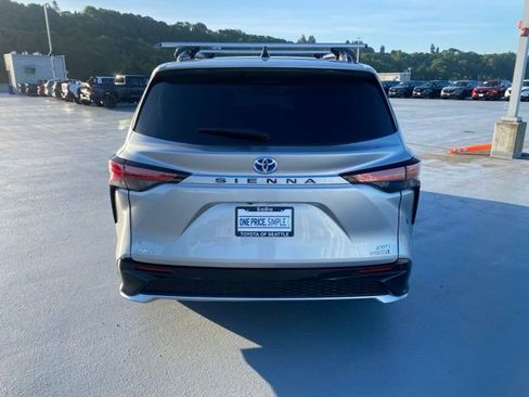 Used 2022 Toyota Sienna XSE w/ XSE Plus Package AWD/4WD image 7