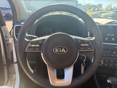 Used 2022 Kia Sportage LX FWD image 11