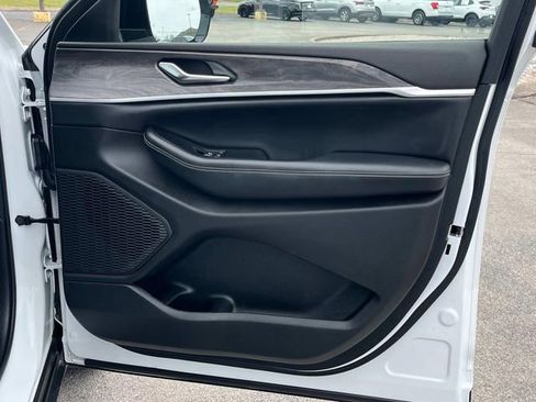 Used 2023 Jeep Grand Cherokee L Limited image 13