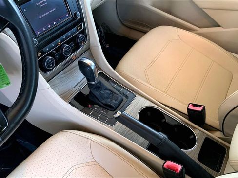 Used 2016 Volkswagen Passat 1.8T SE image 16