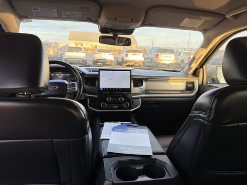 Used 2023 Ford Expedition Max XLT image 10