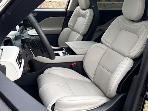 New 2026 Lincoln Aviator Reserve image 18