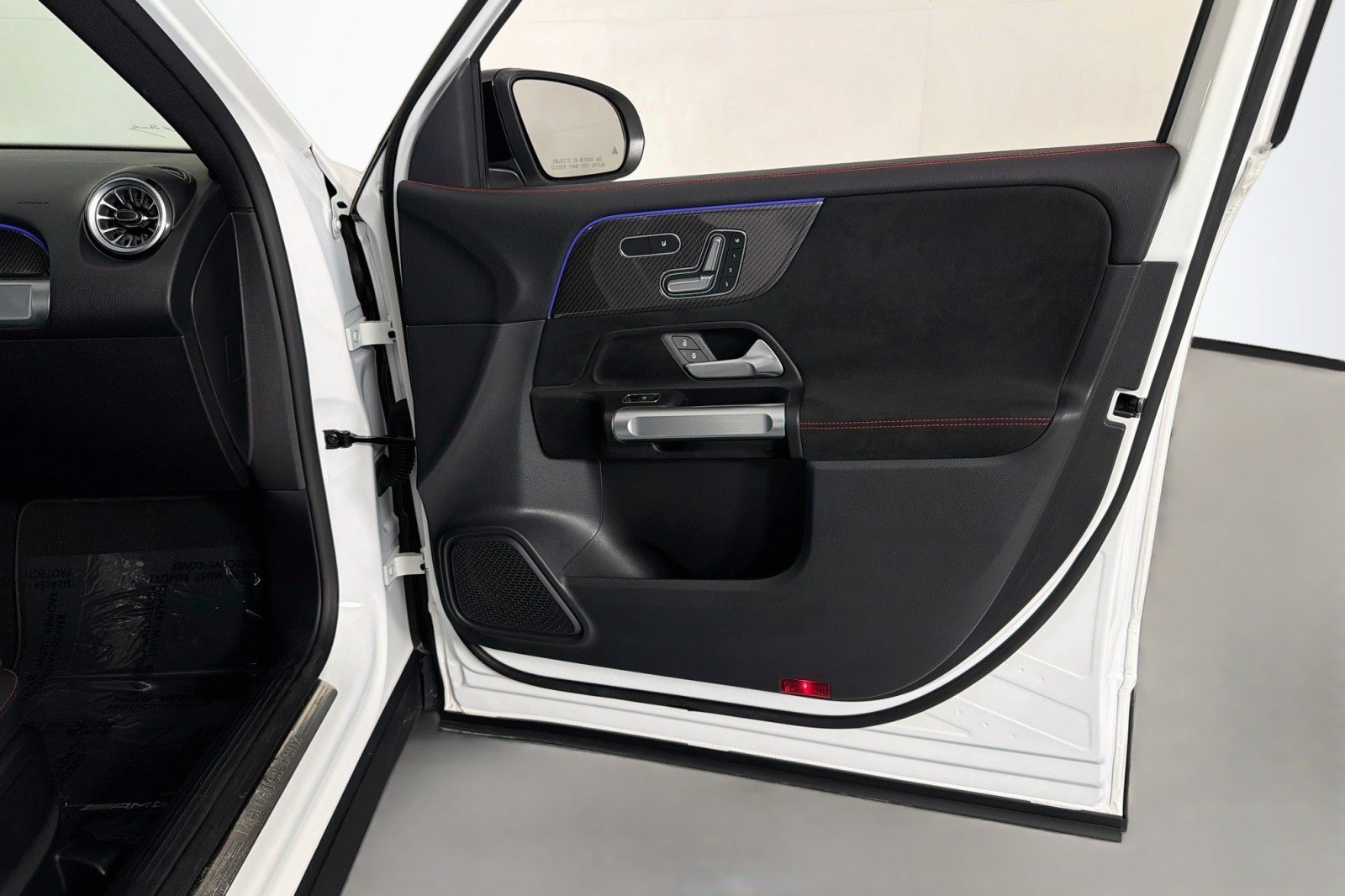 Used 2024 Mercedes-Benz GLB 250 image 23