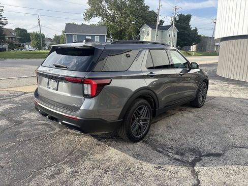 Used 2025 Ford Explorer ST-Line w/ ST-Line Street Pack AWD/4WD image 10