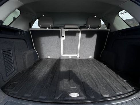 Used 2017 Land Rover Discovery Sport SE image 18