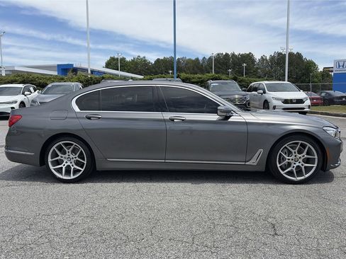Used 2018 BMW 740i RWD image 8