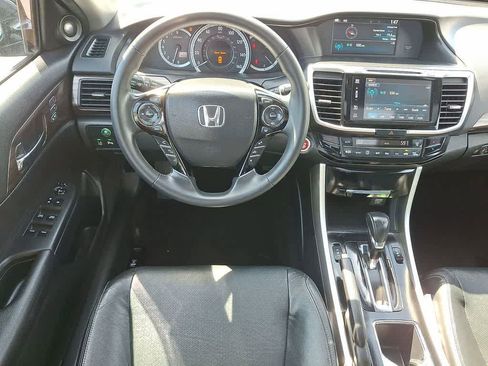 Used 2016 Honda Accord Touring image 21