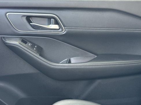 Certified 2025 Nissan Rogue Platinum image 23