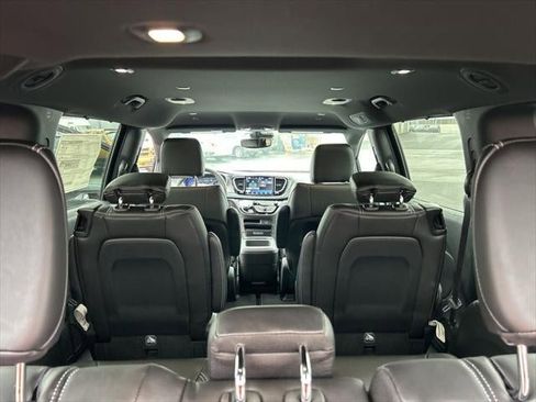New 2026 Chrysler Pacifica Select image 43