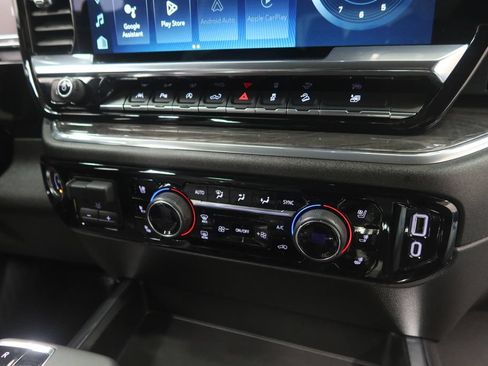 Used 2025 Chevrolet Silverado 1500 LTZ AWD/4WD image 16
