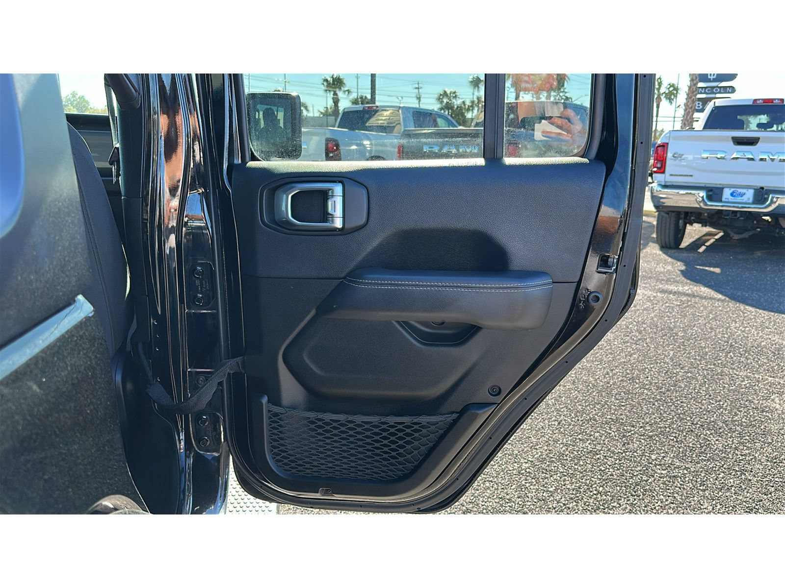 Used 2023 Jeep Wrangler Unlimited Sahara AWD/4WD image 19