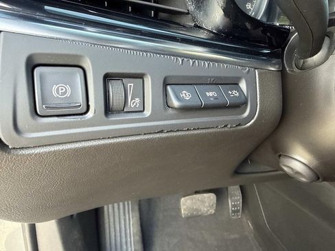 Used 2023 Cadillac XT6 Premium Luxury w/ Technology Package FWD image 32