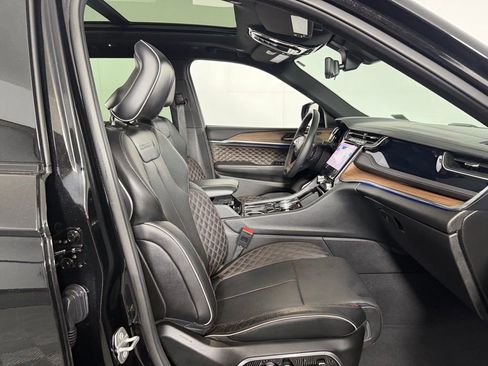 Used 2023 Jeep Grand Cherokee Summit w/ Advanced Protech Group IV AWD/4WD image 29
