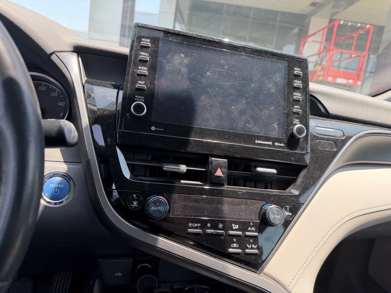 Used 2022 Toyota Camry SE w/ Cold Weather Package FWD image 11