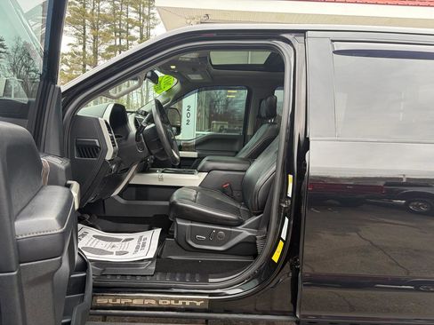 Used 2019 Ford F250 Lariat w/ Lariat Ultimate Package image 27