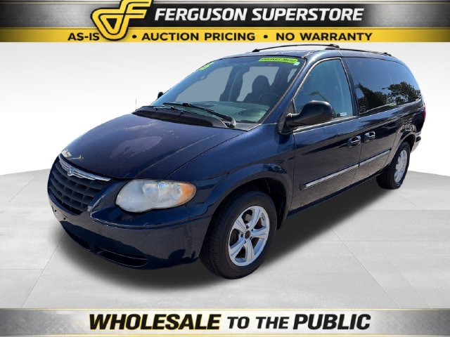 Used 2005 Chrysler Town & Country Touring FWD image 3