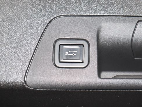 Used 2021 Buick Envision Essence w/ Technology Package I image 20