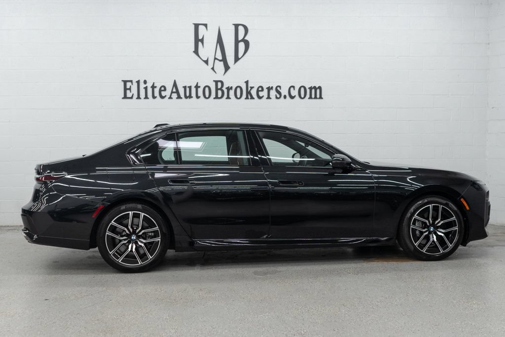 Used 2023 BMW 760i xDrive AWD/4WD image 5